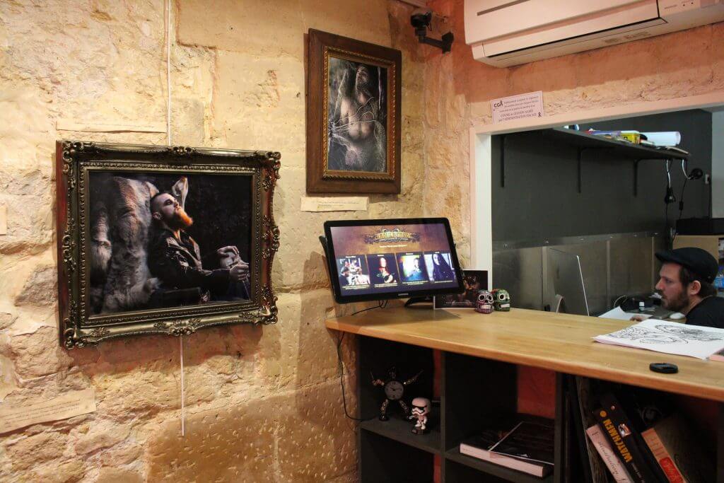 Android tattoo shop application : the tablet in its context
